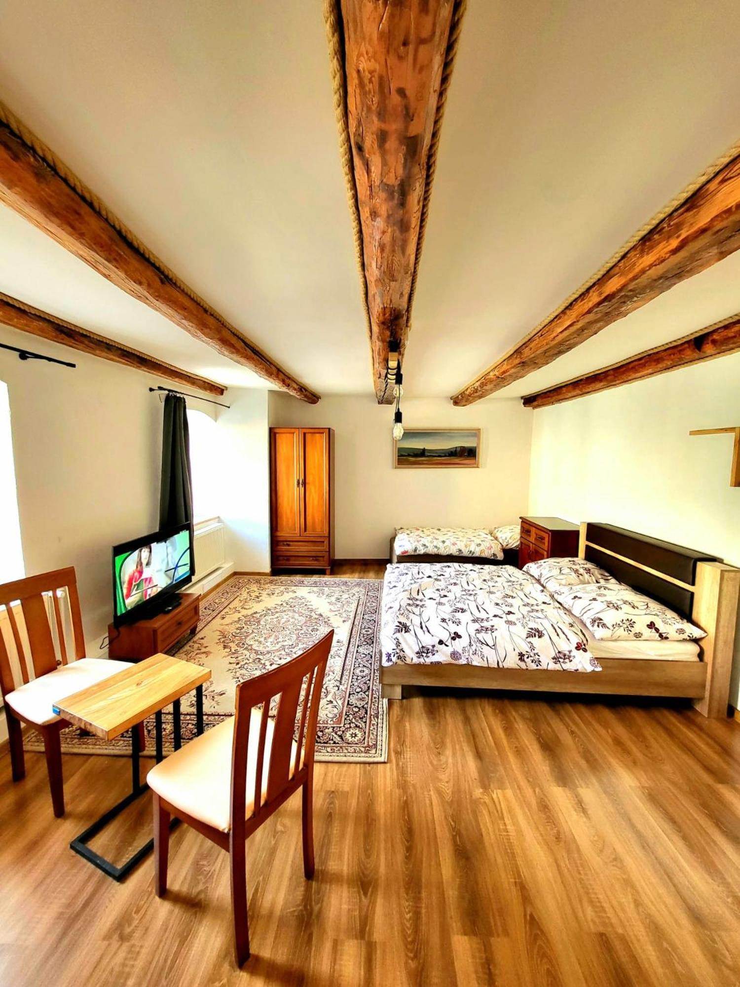 Apartman Velicka Vinaren Poprad Bagian luar foto