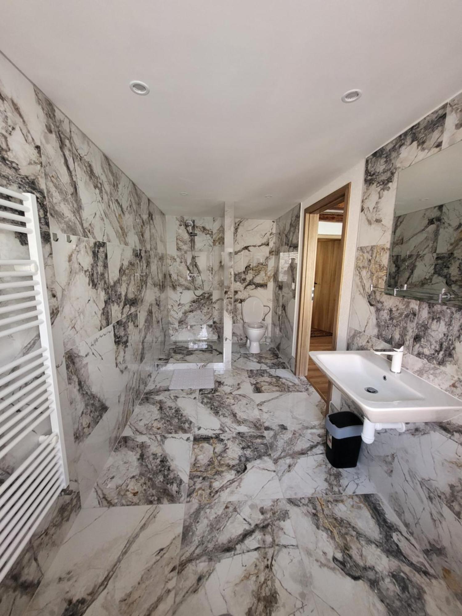 Apartman Velicka Vinaren Poprad Bagian luar foto