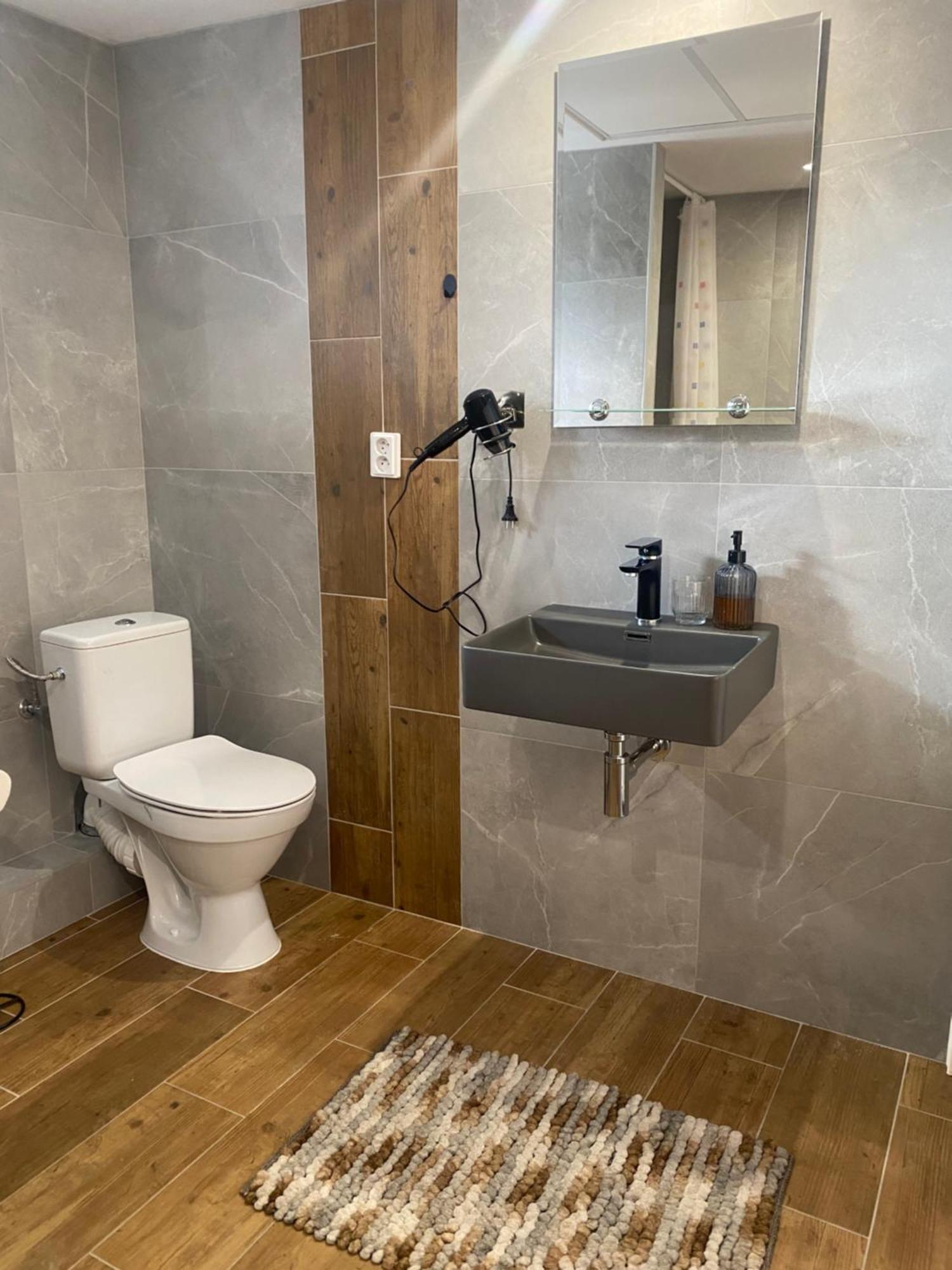 Apartman Velicka Vinaren Poprad Bagian luar foto