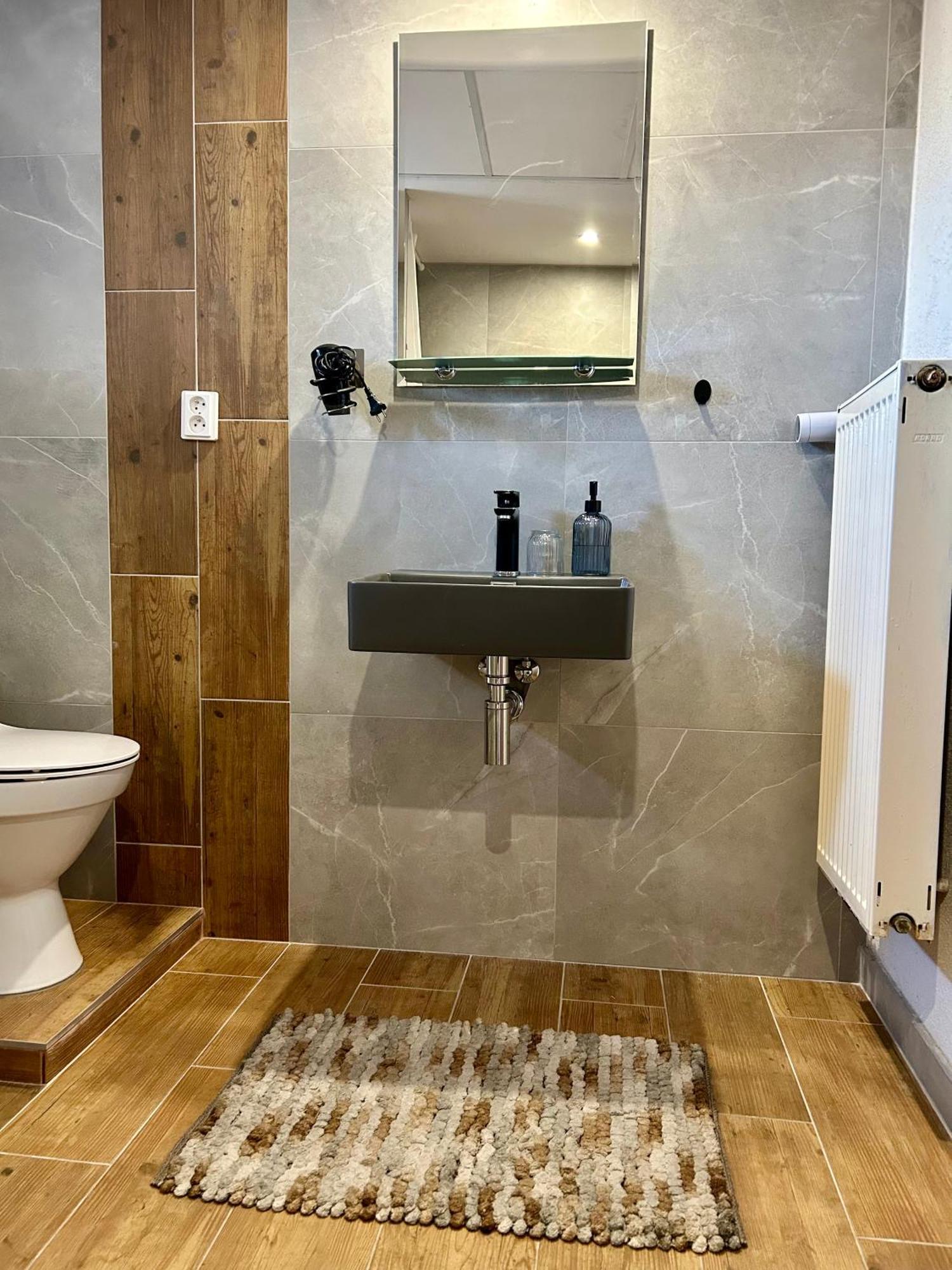Apartman Velicka Vinaren Poprad Bagian luar foto