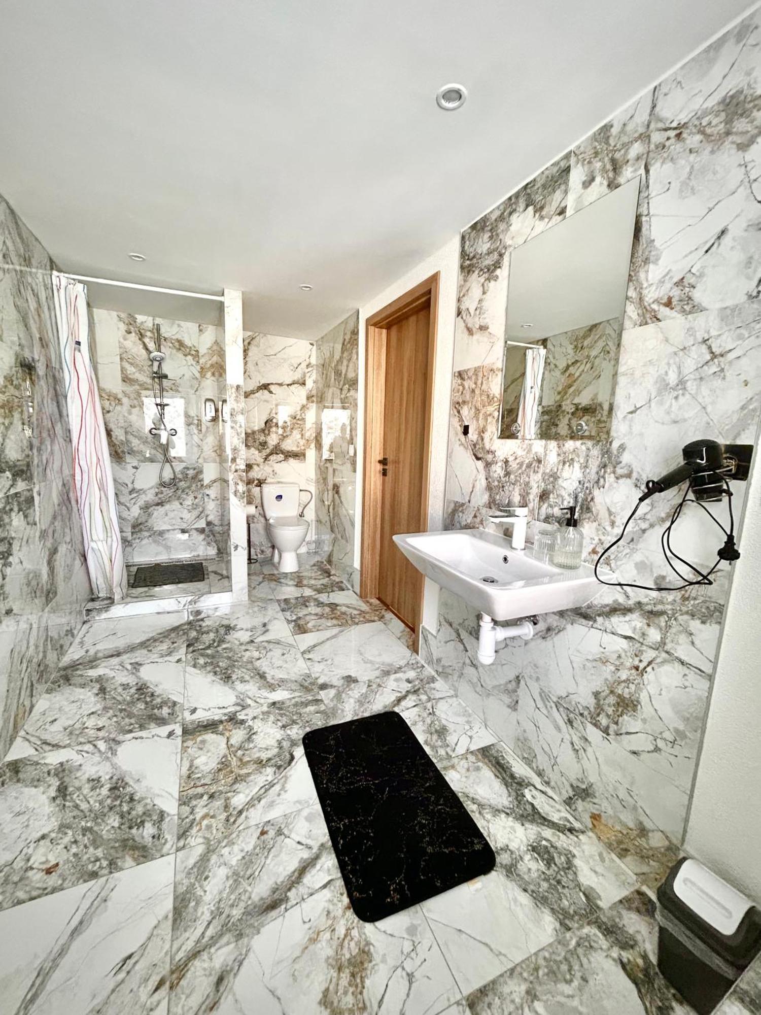 Apartman Velicka Vinaren Poprad Bagian luar foto